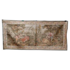 Grande tapisserie murale de style Aubusson à scène galante, 196 cm