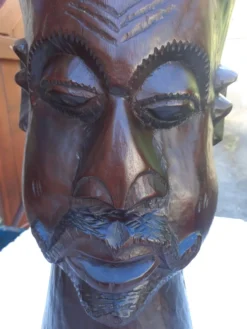 Grande tête sculptée africaine en bois exotique – Madagascar – 65 cm