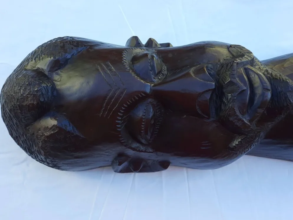 Grande tête sculptée africaine en bois exotique – Madagascar – 65 cm