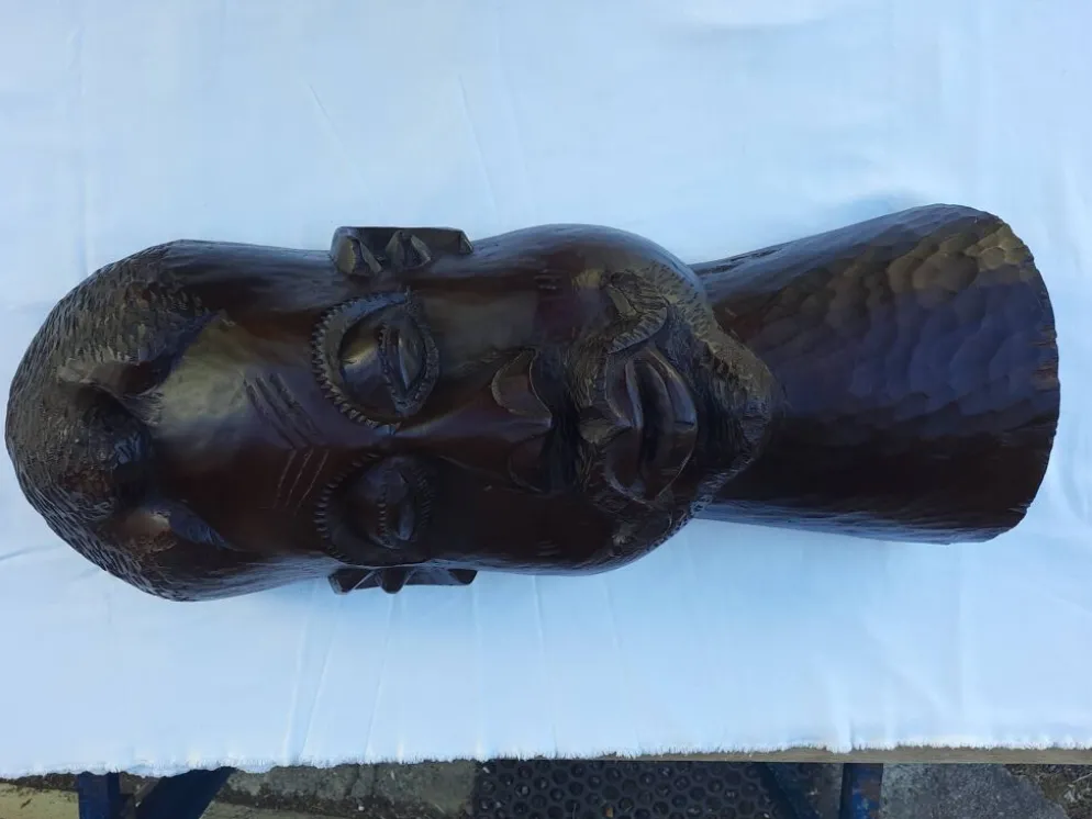 Grande tête sculptée africaine en bois exotique – Madagascar – 65 cm