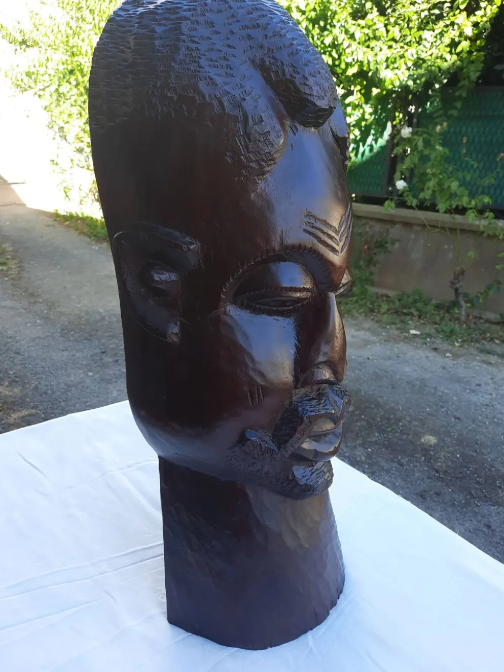 Grande tête sculptée africaine en bois exotique – Madagascar – 65 cm