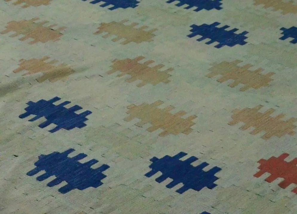 Grand Kilim Turc Vintage en Laine Bleu et Ecru 352 x 217 cm