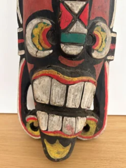 Grand masque totem africain