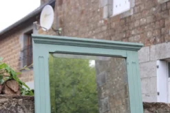 Grand miroir ancien biseauté rénové vert sauge – 99,5 × 71 cm
