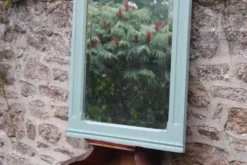 Grand miroir ancien biseauté rénové vert sauge – 99,5 × 71 cm
