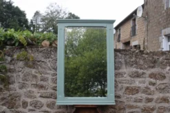 Grand miroir ancien biseauté rénové vert sauge – 99,5 × 71 cm