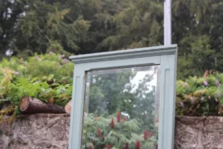 Grand miroir ancien biseauté rénové vert sauge – 99,5 × 71 cm