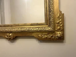 Grand miroir ancien doré