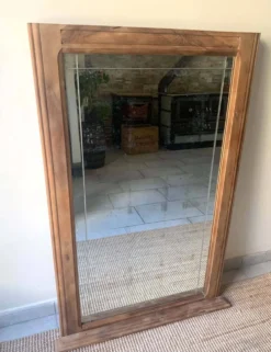 Grand miroir ancien en noyer et verre gravé