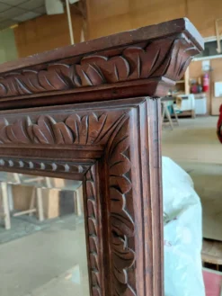 Grand Miroir biseauté à cadre en bois sculpté