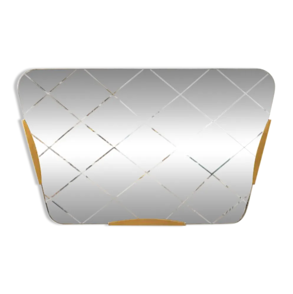Grand miroir doré trapézoïdal avec motif de diamant gravé, Autriche, années 1950.