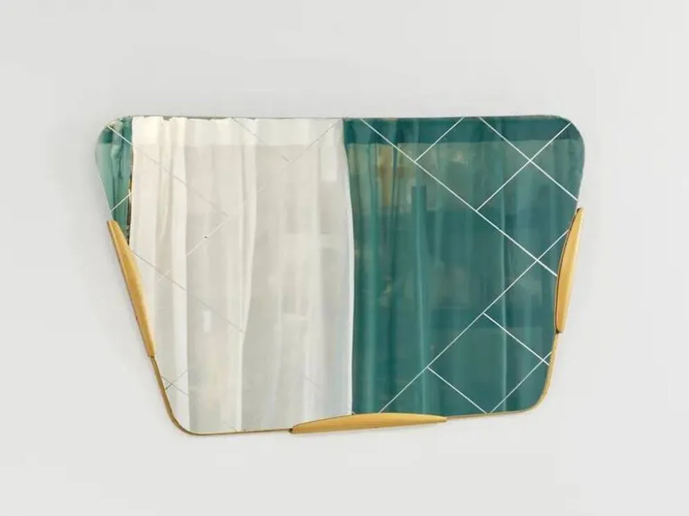 Grand miroir doré trapézoïdal avec motif de diamant gravé, Autriche, années 1950.