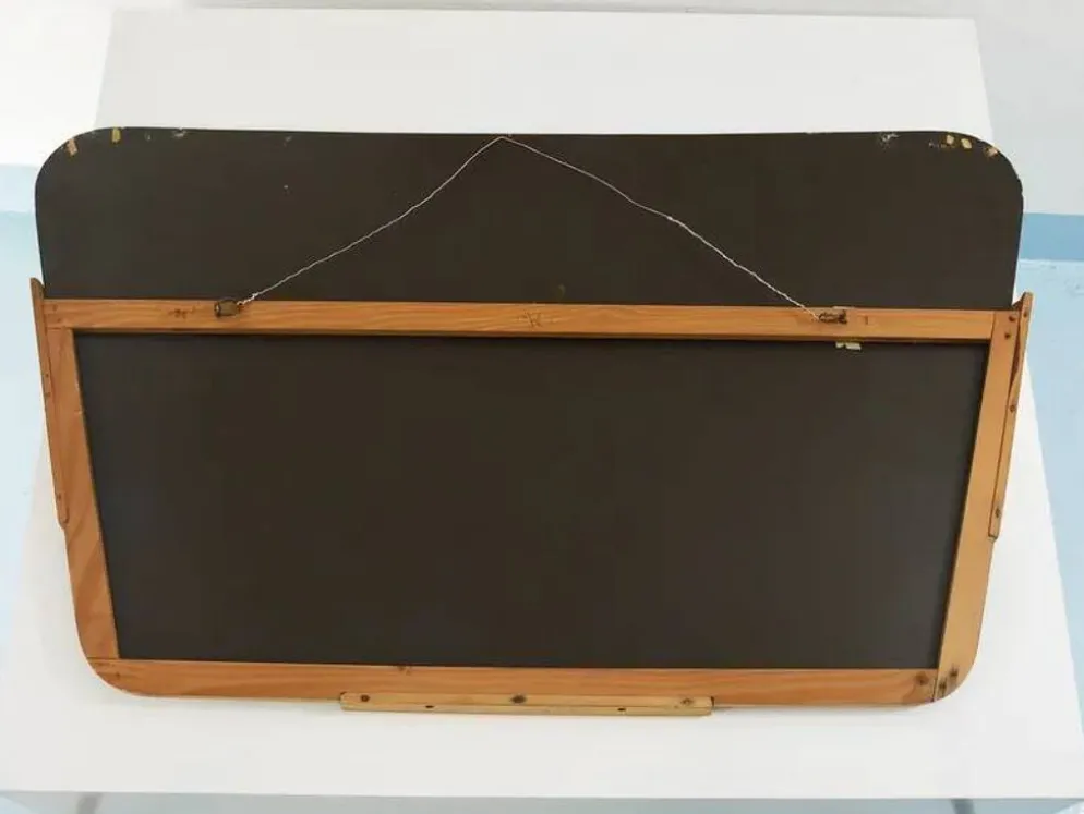 Grand miroir doré trapézoïdal avec motif de diamant gravé, Autriche, années 1950.