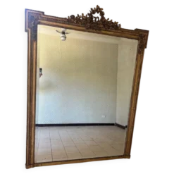 Grand miroir d'époque Napoléon III à fronton fleuri