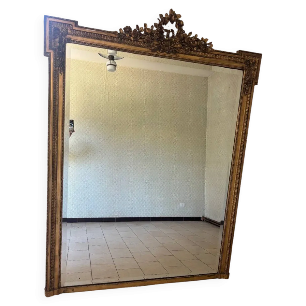 Grand miroir d'époque Napoléon III à fronton fleuri