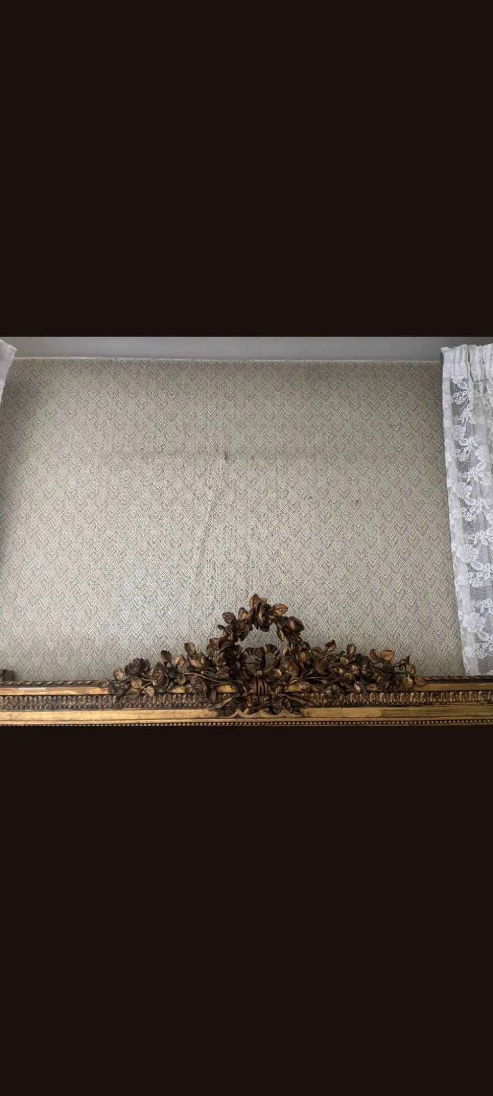 Grand miroir d'époque Napoléon III à fronton fleuri