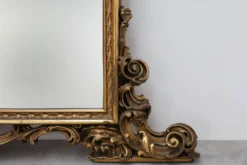 Grand miroir en bois doré de style rococo, Belgique, 20e siècle