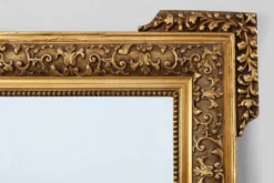 Grand miroir en bois doré de style baroque, 20e siècle