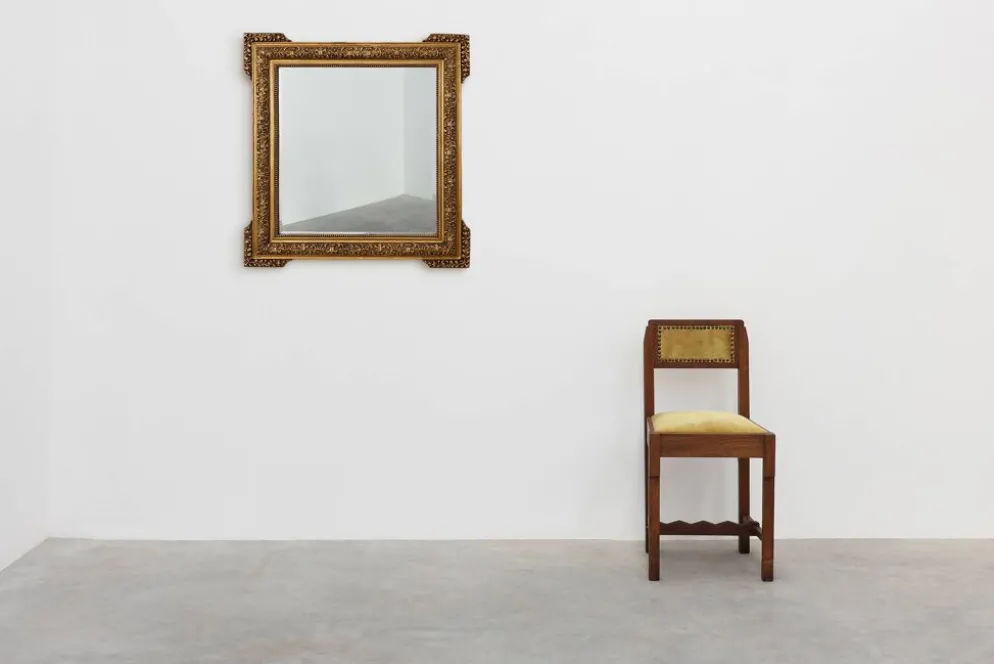 Grand miroir en bois doré de style baroque, 20e siècle