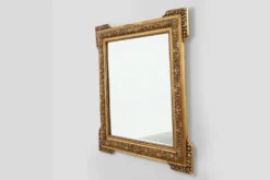 Grand miroir en bois doré de style baroque, 20e siècle
