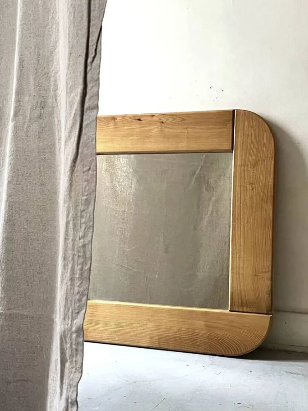 Grand miroir en bois d'orme 78x78, Maison Regain 1978