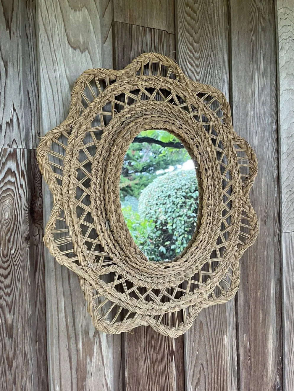 Grand miroir en jonc tressé 1960