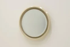 Grand miroir flottant rond en céramique avec lumière, années 1960.