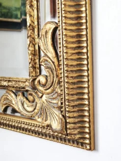 Grand miroir italien doré en bois à verre biseauté