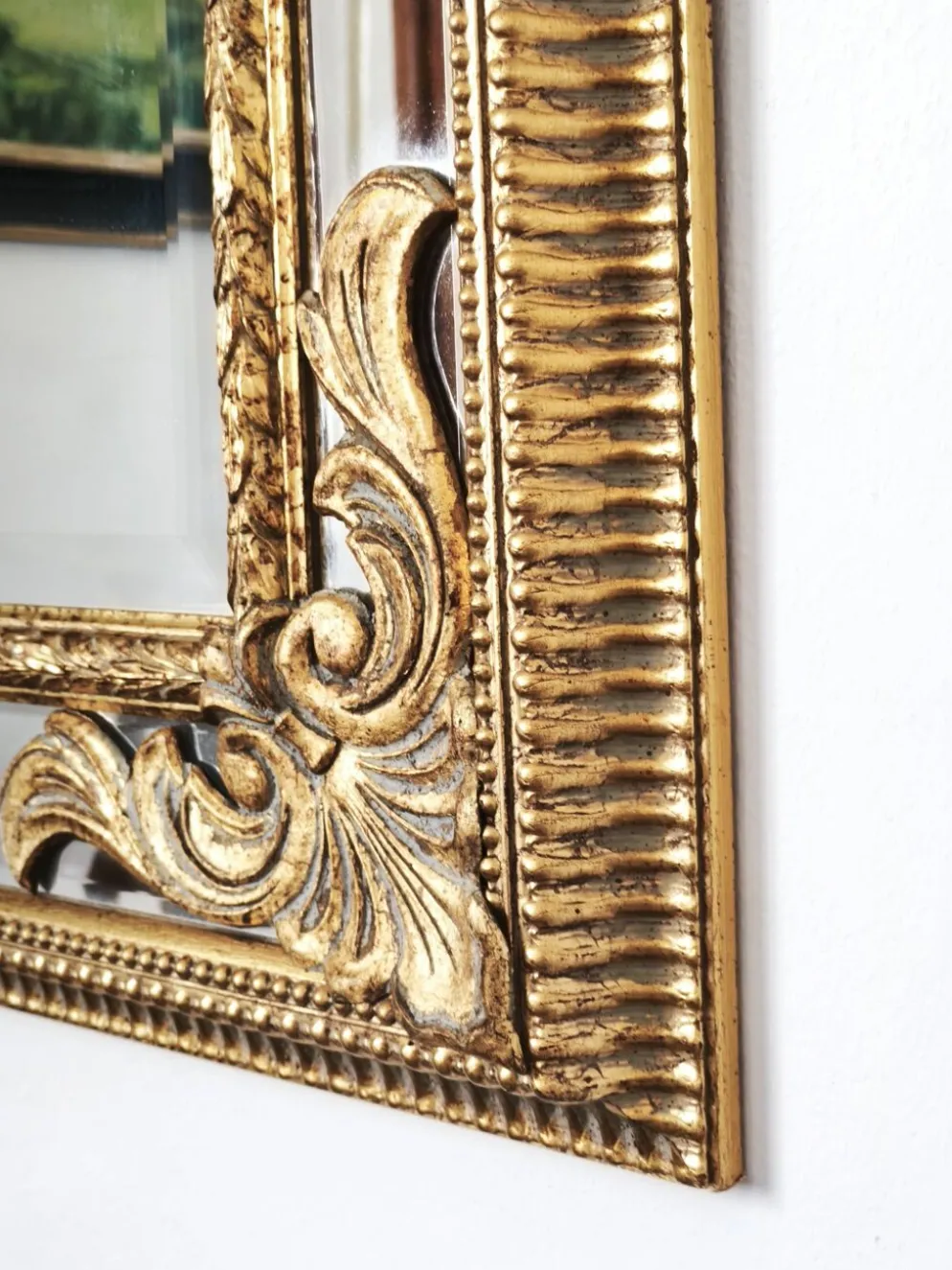 Grand miroir italien doré en bois à verre biseauté