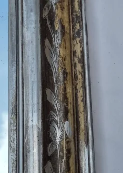 Grand miroir Louis-Philippe argenté à décor floral gravé, XIXe, 96 x 61 cm