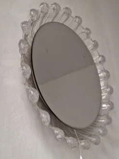 Grand miroir mural biseauté circulaire éclairé en lucite de glace fondue, années 1970