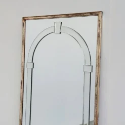 Grand miroir mural en verre biseauté de style Art Déco avec design d'arc architectural.
