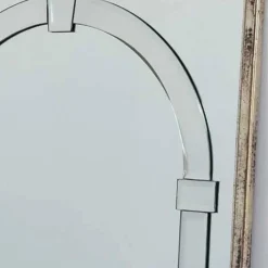 Grand miroir mural en verre biseauté de style Art Déco avec design d'arc architectural.