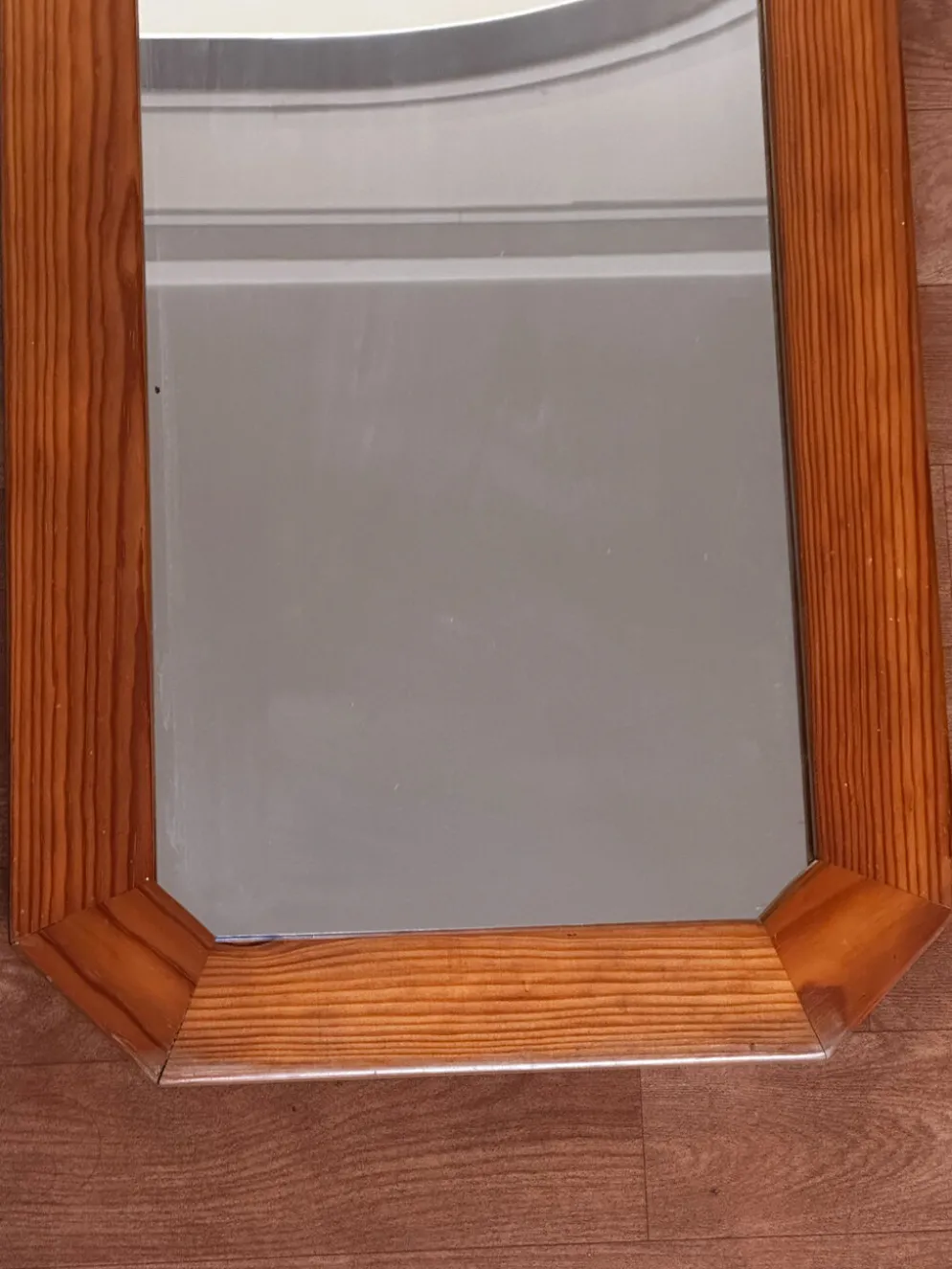 Grand miroir mural octogonal en pin, années 1970 – 103 × 40 cm