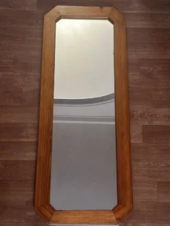 Grand miroir mural octogonal en pin, années 1970 – 103 × 40 cm