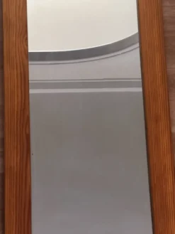 Grand miroir mural octogonal en pin, années 1970 – 103 × 40 cm