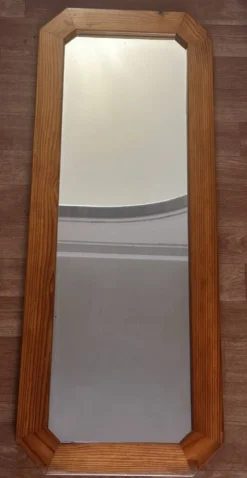 Grand miroir mural octogonal en pin, années 1970 – 103 × 40 cm