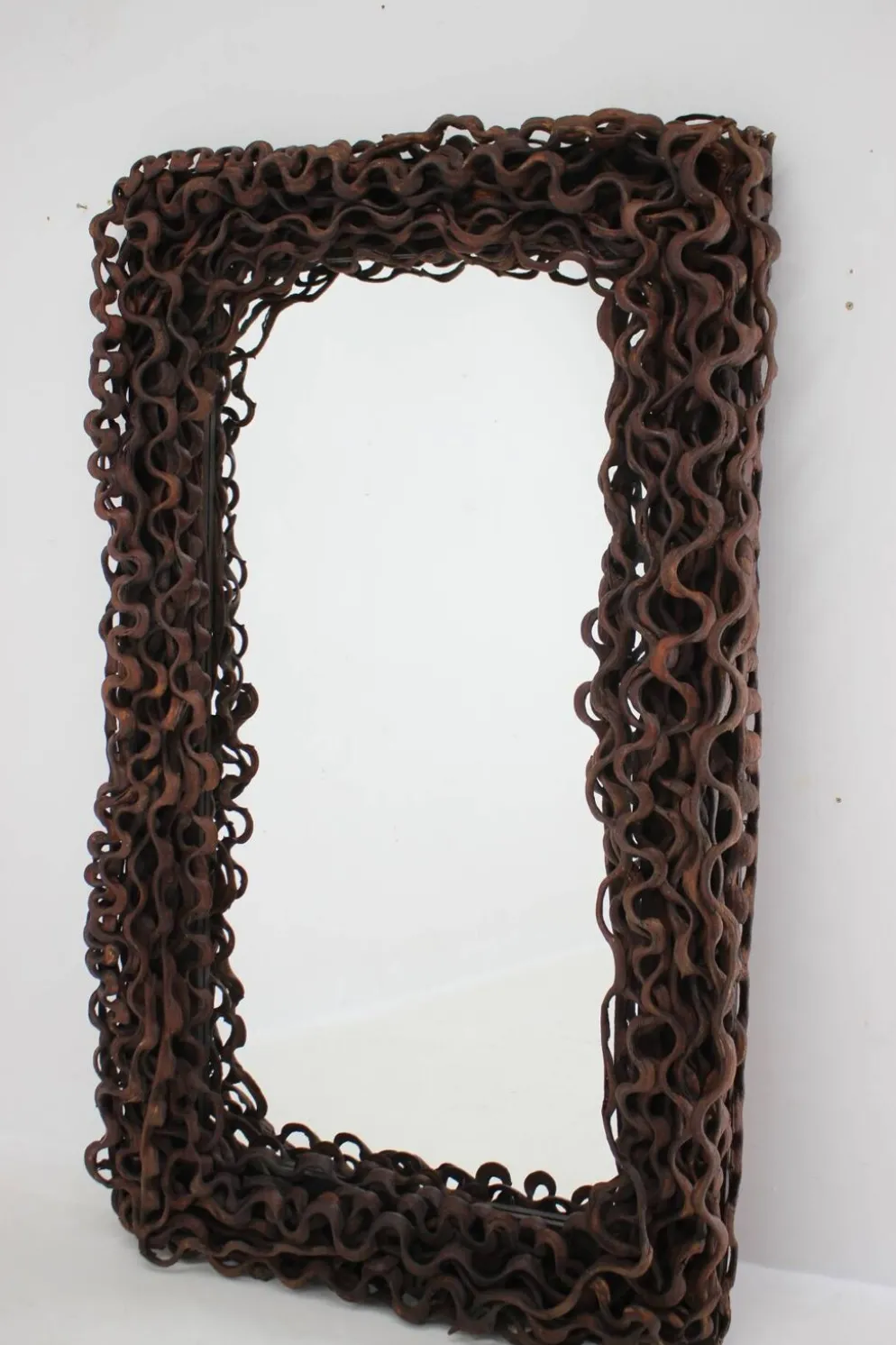 Grand miroir mural ou de sol Mid-Century en bois tropical