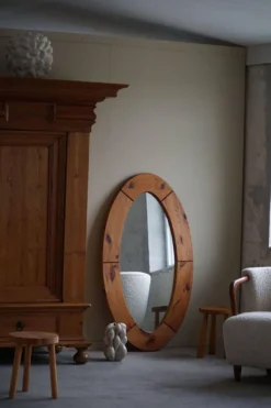 Grand miroir mural ovale en pin massif par Glasmäster Markaryd, Suède, années 1960