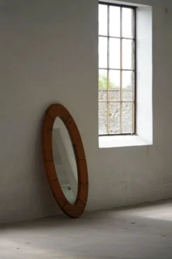 Grand miroir mural ovale en pin massif par Glasmäster Markaryd, Suède, années 1960