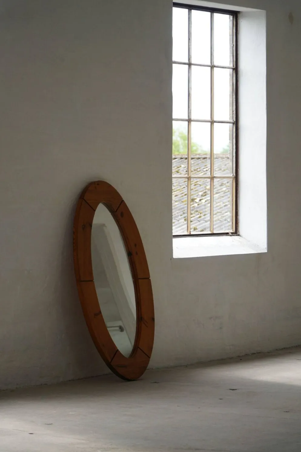 Grand miroir mural ovale en pin massif par Glasmäster Markaryd, Suède, années 1960