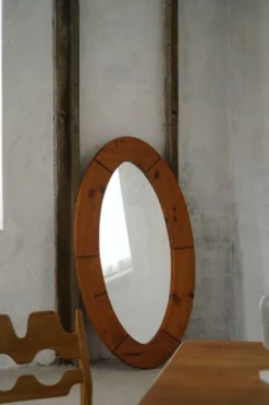 Grand miroir mural ovale en pin massif par Glasmäster Markaryd, Suède, années 1960