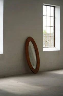 Grand miroir mural ovale en pin massif par Glasmäster Markaryd, Suède, années 1960