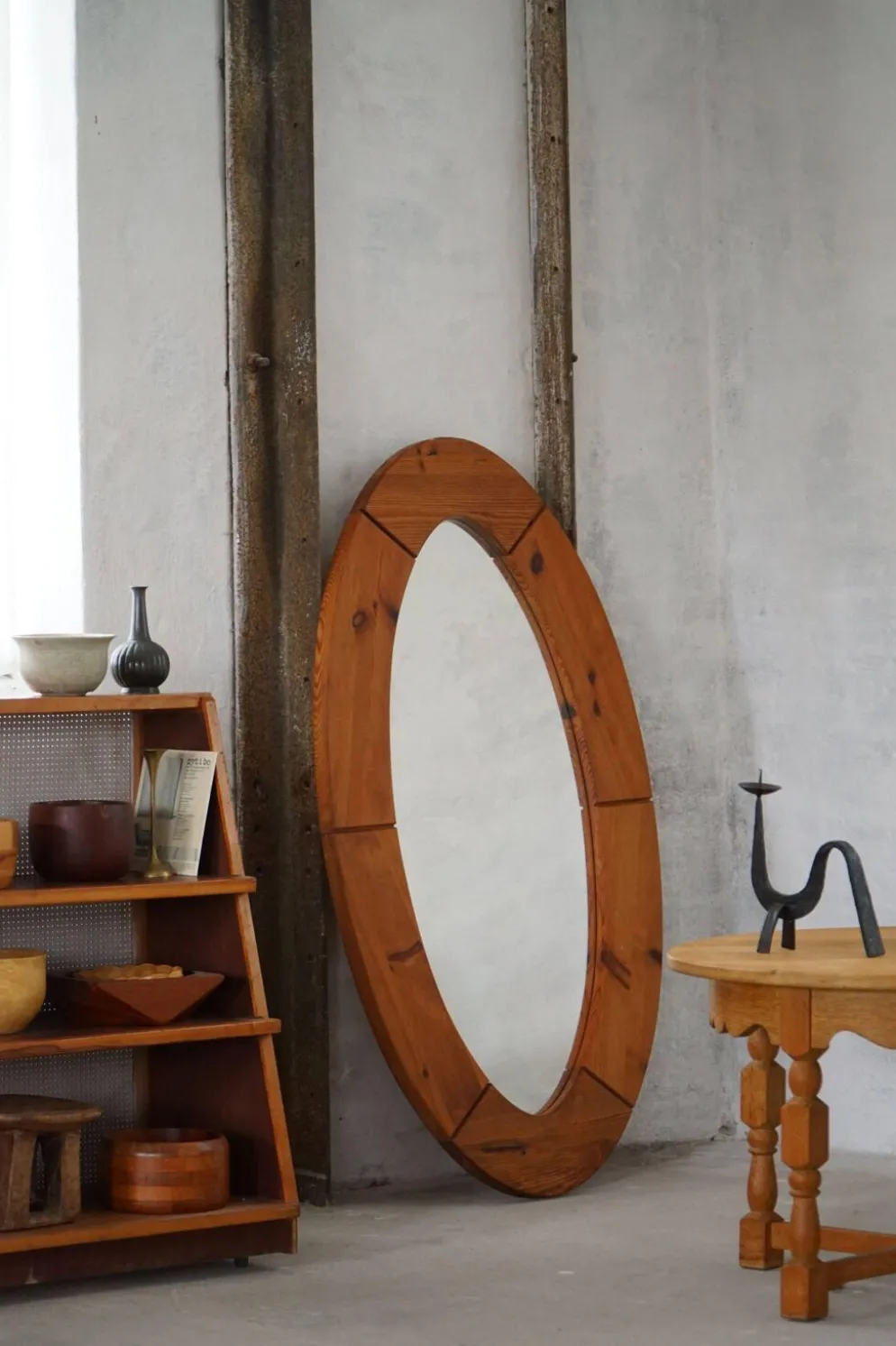 Grand miroir mural ovale en pin massif par Glasmäster Markaryd, Suède, années 1960
