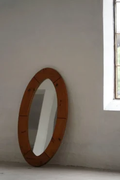 Grand miroir mural ovale en pin massif par Glasmäster Markaryd, Suède, années 1960