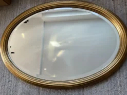 Grand miroir Ovale Deknudt en bois doré années 70