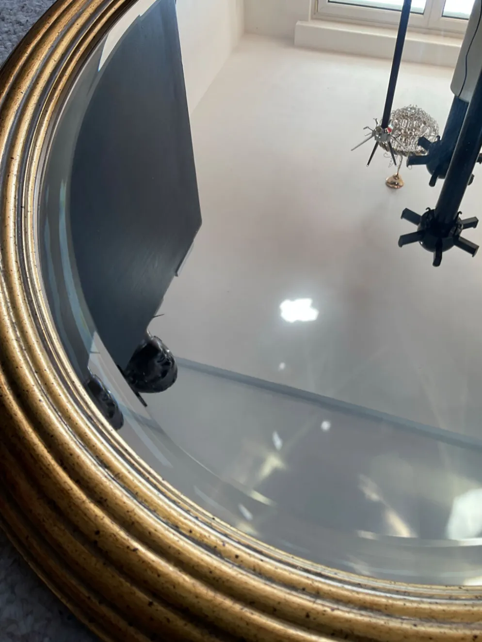 Grand miroir Ovale Deknudt en bois doré années 70