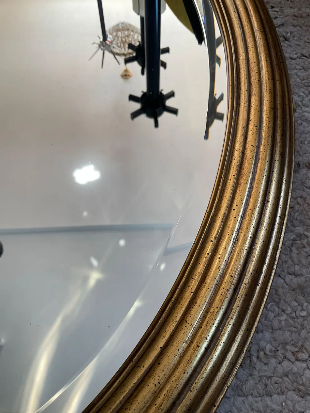Grand miroir Ovale Deknudt en bois doré années 70