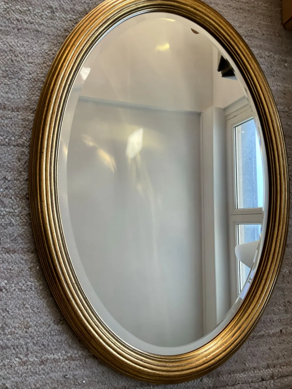 Grand miroir Ovale Deknudt en bois doré années 70