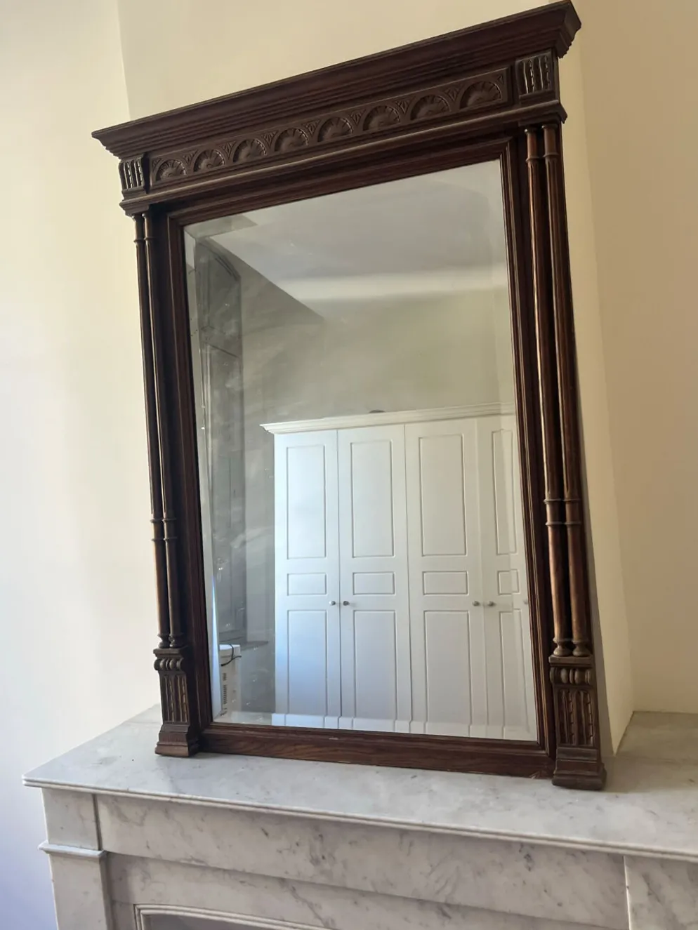 Grand miroir trumeau ancien en bois sculpté – style XIXe / néoclassiqu